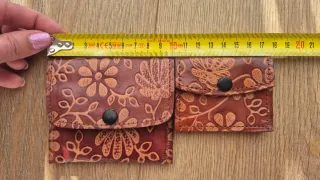 Carteras de cuero con flores