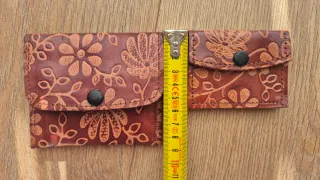 Carteras de cuero con flores