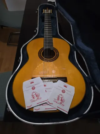 Guitarra Profesional Flamenca Ciprés Maciza 2012