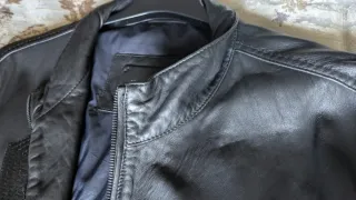 Chaqueta de cuero negra