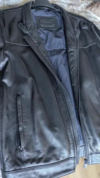 Chaqueta de cuero negra