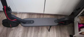 Patinete eléctrico con cesta