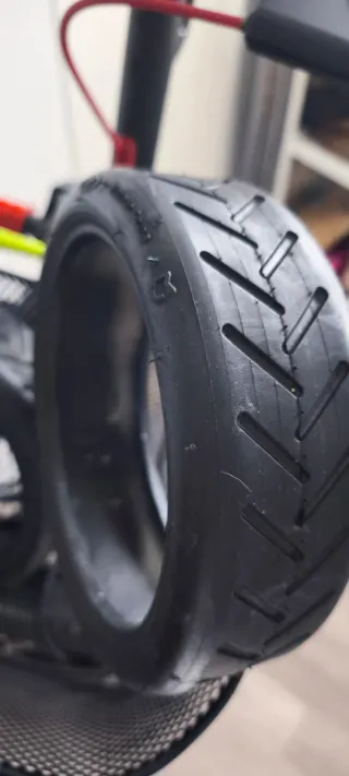 Patinete eléctrico con cesta