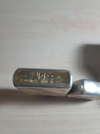 Plancha antigua de metal y madera