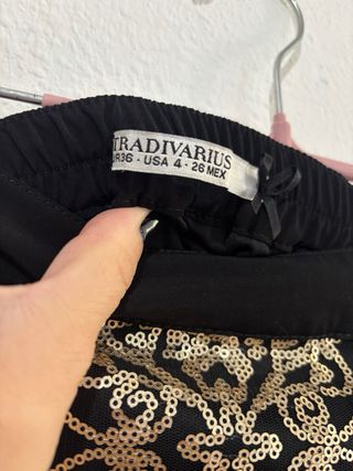Falda Stradivarius lentejuelas doradas