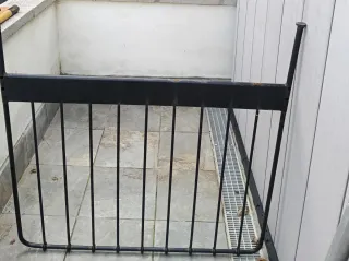 Cabecero de hierro negro .