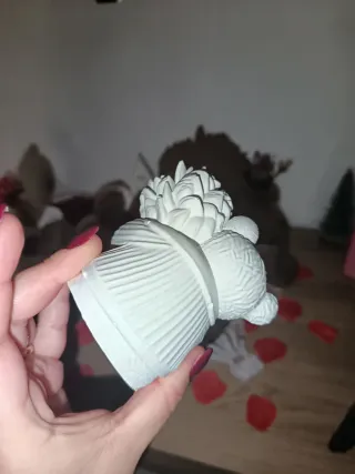 Orsetto con bouquet di rose