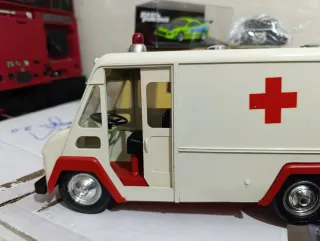 Ambulancia de juguete Commer Sanchis