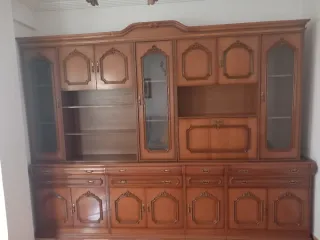 Mueble de comedor madera y cristal