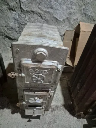 Caldera de leña antigua