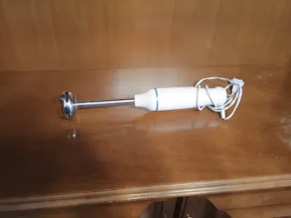 Batidora de mano blanca