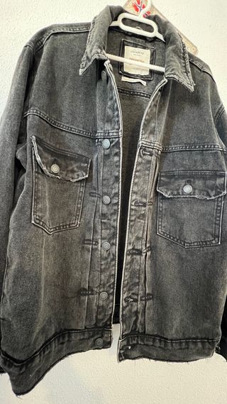 Cazadora vaquera Pull&Bear gris hombre