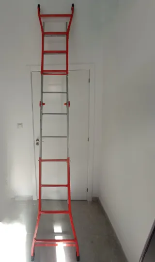 Escalera Plegable Roja