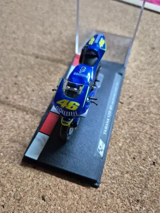 Maqueta Moto GP Yamaha YZR-M1 Valentino Rossi