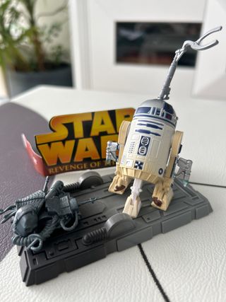 R2-D2 (droid attack) Star Wars Revenge of the Sith