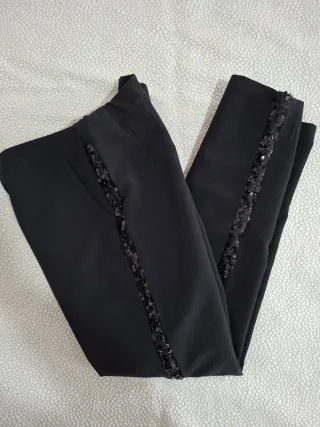 Pantaloni neri con paillettes