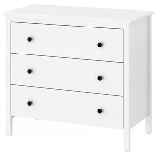 Cómoda blanca de madera