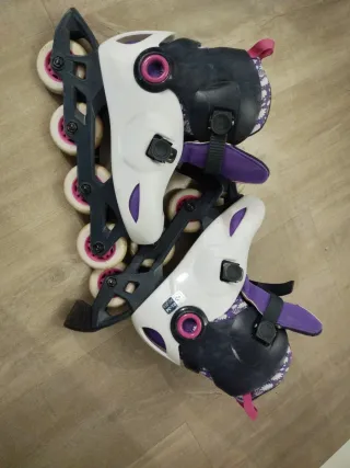 Patines en línea blancos y morados