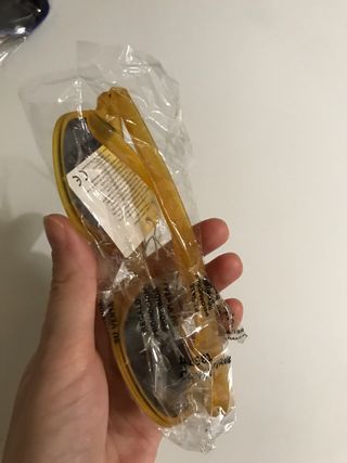 Gafas de sol naranjas y amarillas