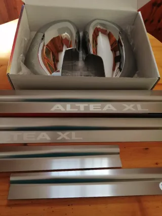 JUEGO DE CARCASAS Y ESTRIBERAS PARA ALTEA XL