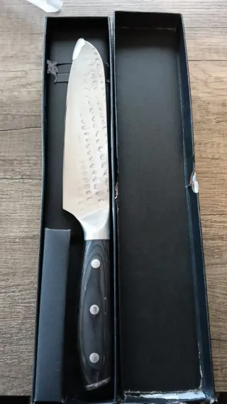 Cuchillo de cocina 33cm.Cuesta 57€