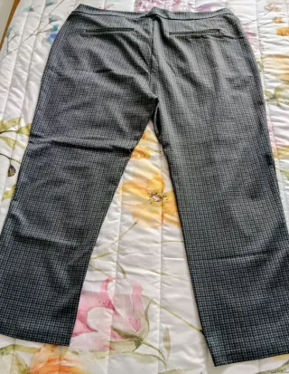 Pantalón  para de gallo en verde, marrón y beige.