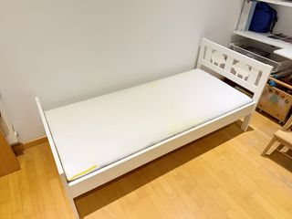 Cama infantil blanca IKEA