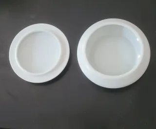 Scatolina decorata con fiori e oro