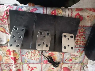 Volante y pedales gaming, faltan cables de volante