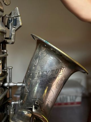 Saxofón Alto H. Cleyton Plateado con estuche