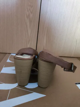 Sandalias cuña Maripaz marrón y azul