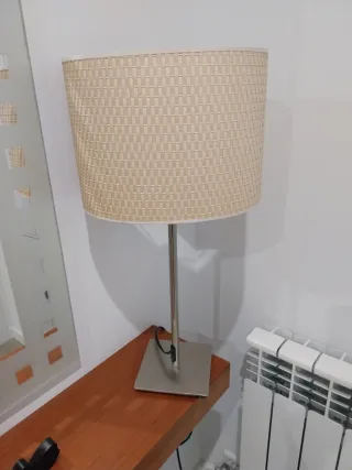 Lámpara de mesa moderna