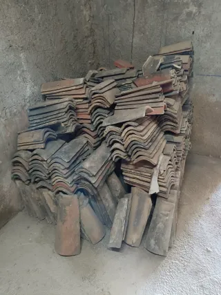 Teja árabe de barro para recoger