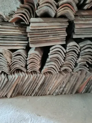 Teja árabe de barro para recoger