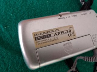 Radio AKAI con Auriculares y Correa