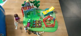 Playmobil 70010 Familia en el Jardín