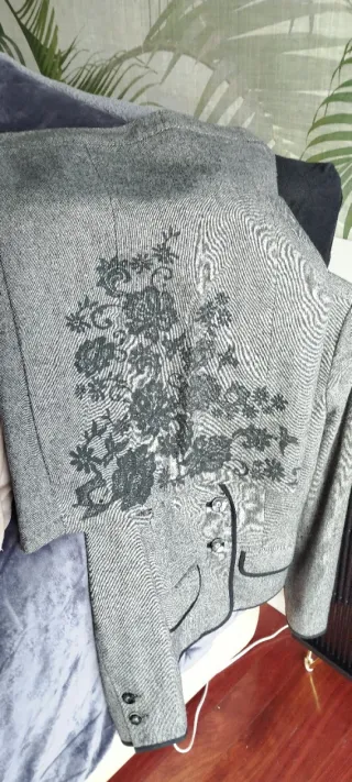 Traje Chaqueta y Falda de Blanco