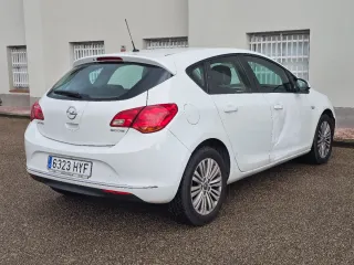 Opel Astra 2014