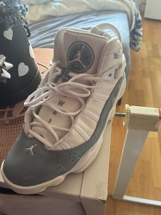 Zapatillas Jordan Gris y Blanco Talla 44
