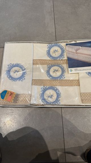 Lenzuola sopra e federe vintage pregiate in cotone
