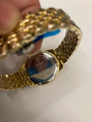 Reloj Guess Dorado con Circonitas