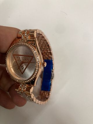 Reloj Guess Dorado con Circonitas