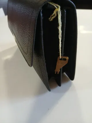 Bolso de mano piel hombre negro dorado