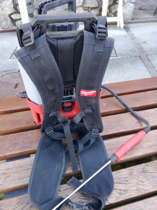 Mochila Pulverizadora a Batería Milwaukee