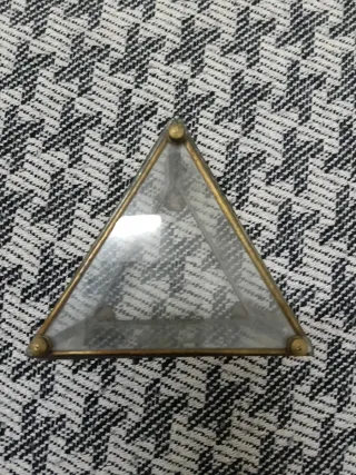 Cenicero triangular metal y cristal