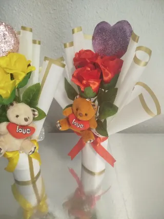 Ramos de rosas con ositos y corazón