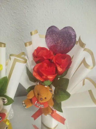Ramos de rosas con ositos y corazón