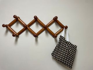 Perchero de madera expandible