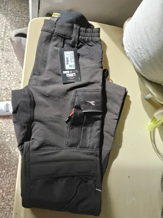 Pantalón de trabajo gris y negro
