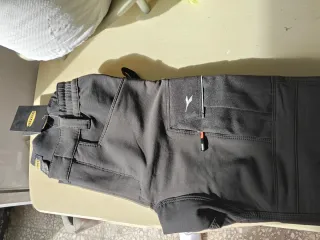 Pantalón de trabajo gris y negro